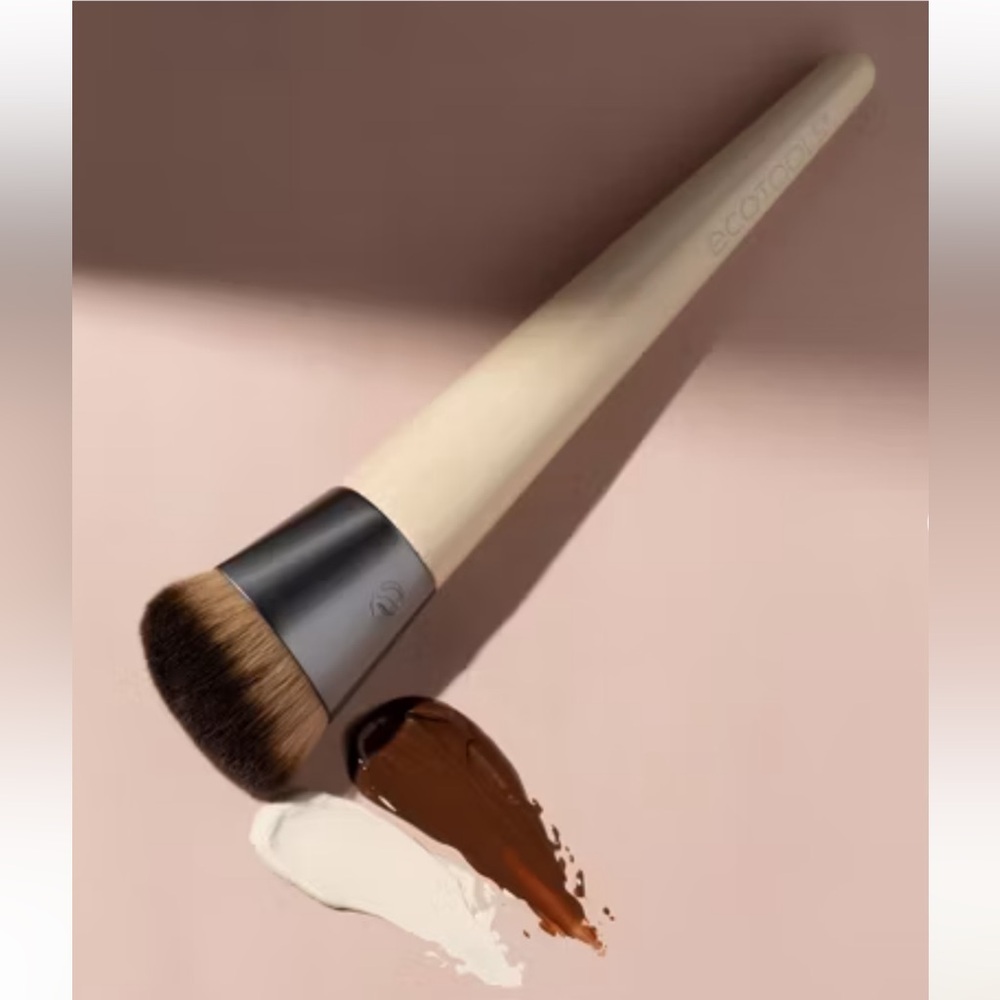 Makeup Brush, Wonder Cover Complexion Brush — EcoTools - Picture 13 of 15